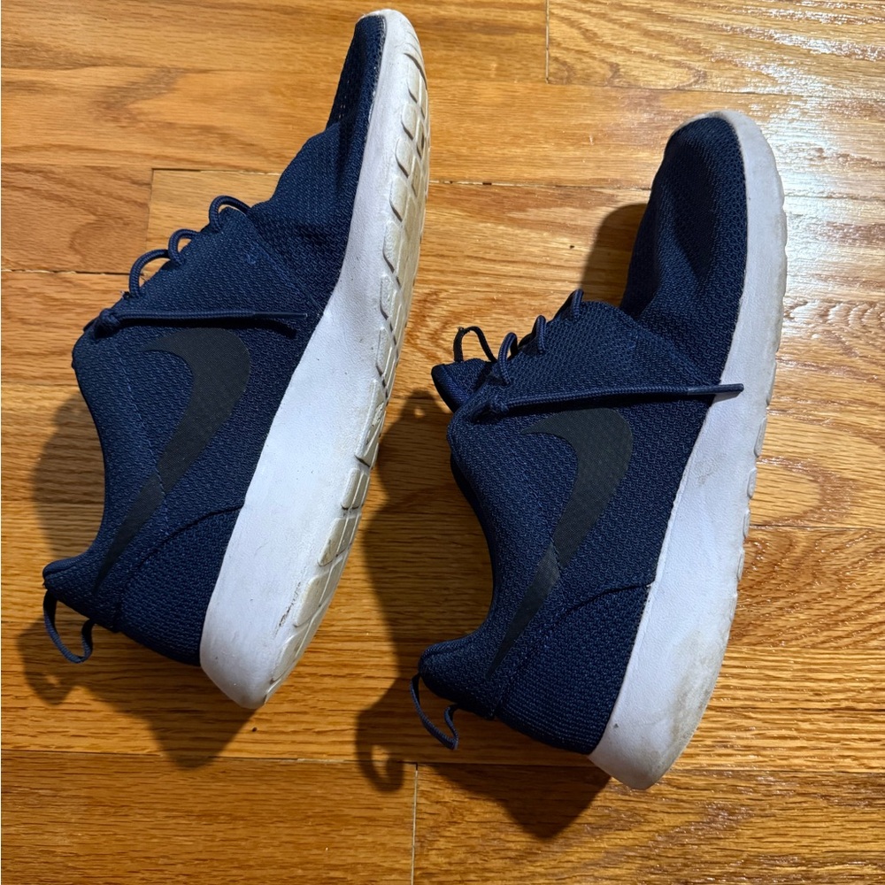 Nike Men's Dark Blue and White Sneakers